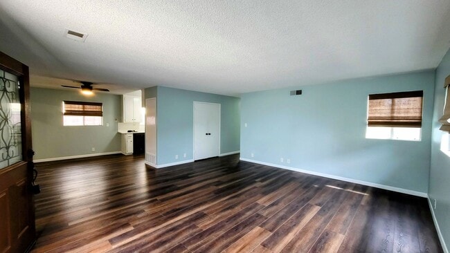 Building Photo - Oxnard Shores Home