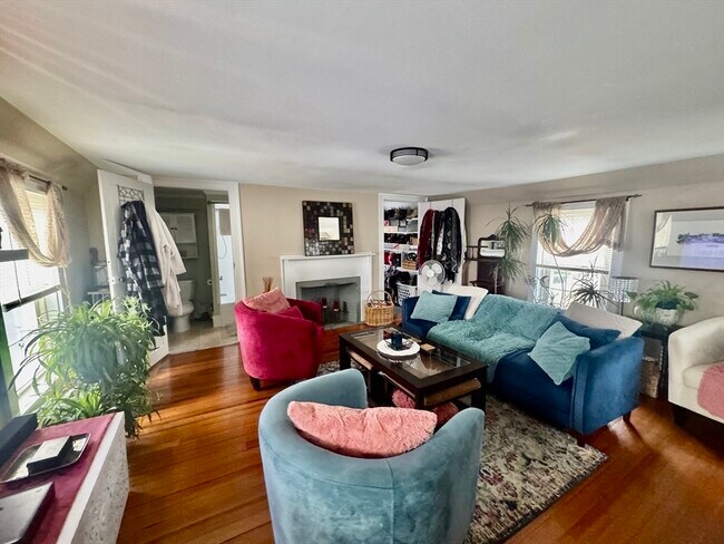 Building Photo - 198 Main St