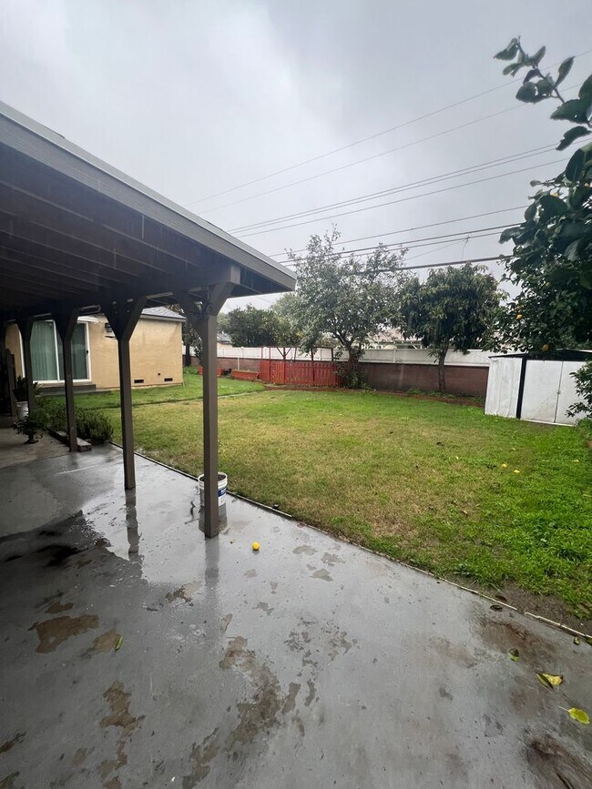 Building Photo - 212 N Aladdin Dr