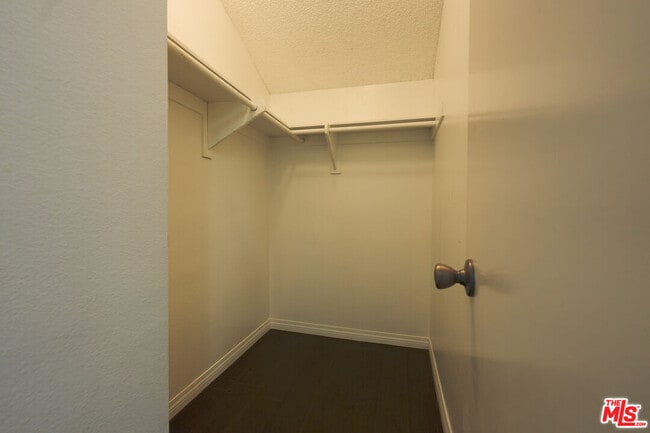 Building Photo - 25595 Pine Creek Ln