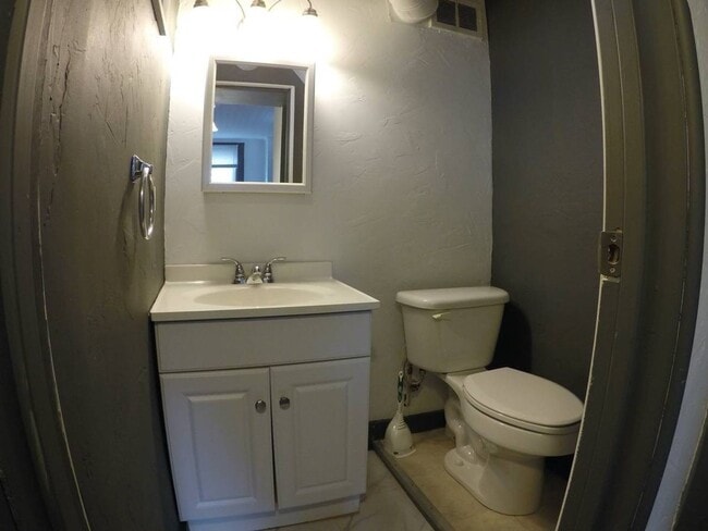 Building Photo - 2 Bedroom Single Family Mt Washington!