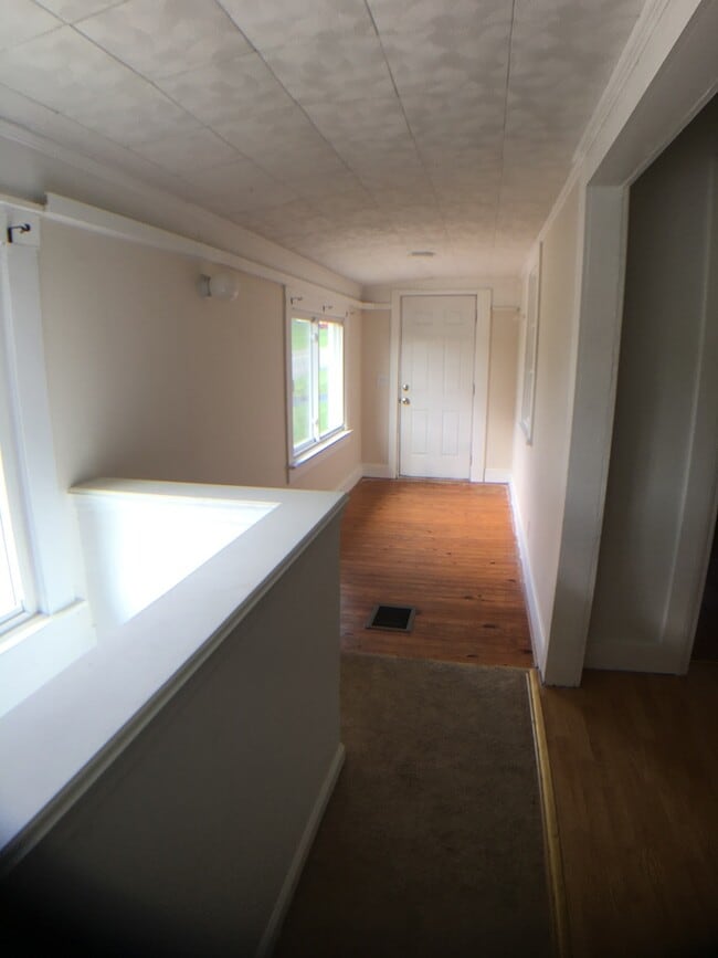 Building Photo - Radford (West End), 2 BR / 1 BA, Available August