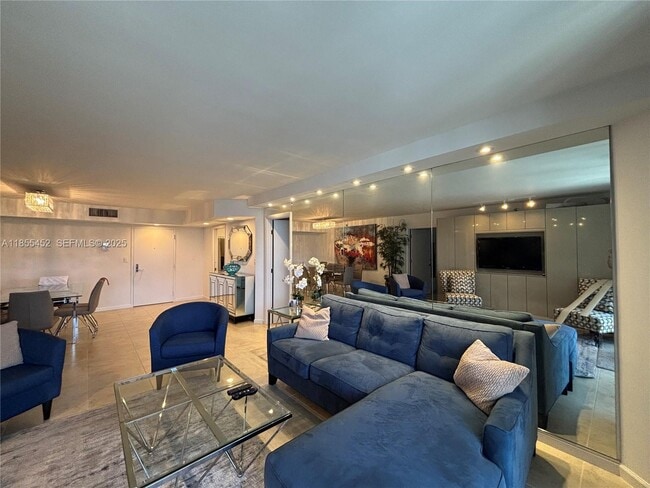 Building Photo - 3600 Mystic Pointe Dr