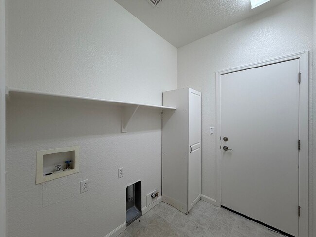 Building Photo - 1719 Short Oak Ct