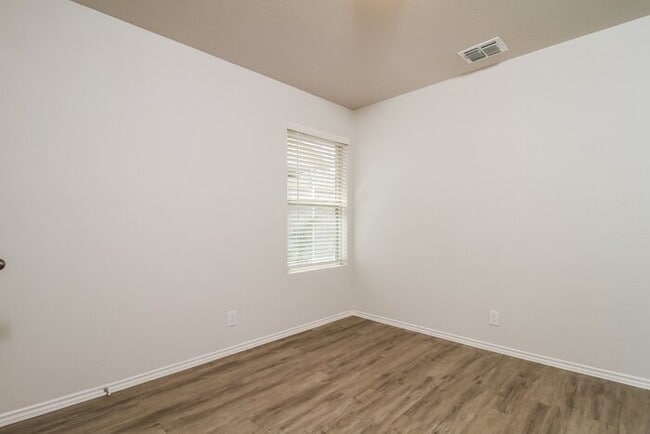 Building Photo - 5406 Freshwater Way