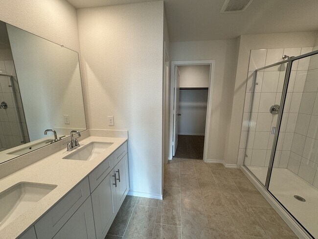 Building Photo - Beautiful BRAND NEW 4-Bedroom Home In Lind...