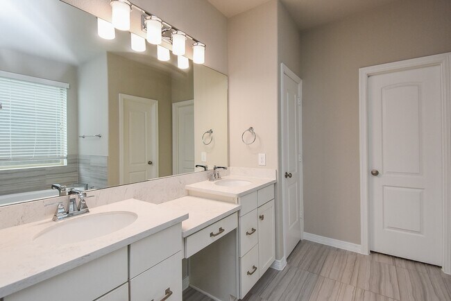 Building Photo - 4355 Thornapple Hills Ct