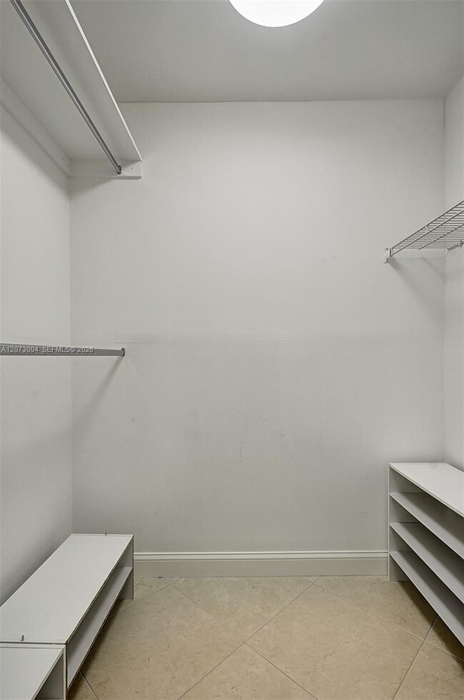 Building Photo - 231 Lakeview Dr