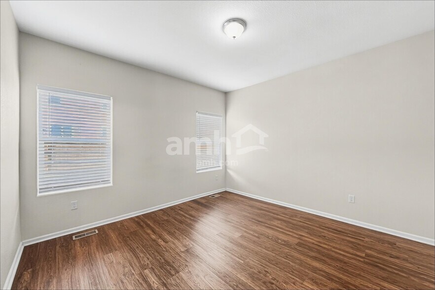 Building Photo - 551 Reserve Ave