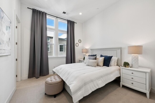 Building Photo - 3479 Client Cmn