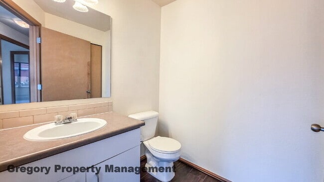 Building Photo - Sunny Capitol Hill 2 BR 1.5 BA Condo with Garage Parking Included & Skyline Views!