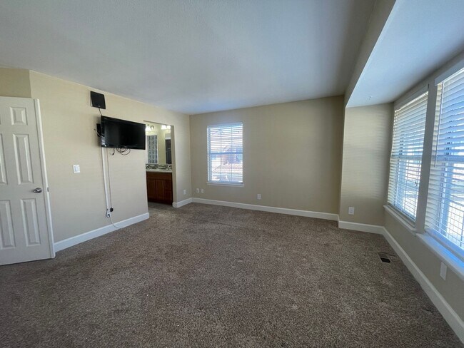 Building Photo - $0 DEPOSIT OPTION. LUXURIOUS 3BED/3.5 BATH TOWNHOME IN LONE TREE NEAR PARK MEADOWS