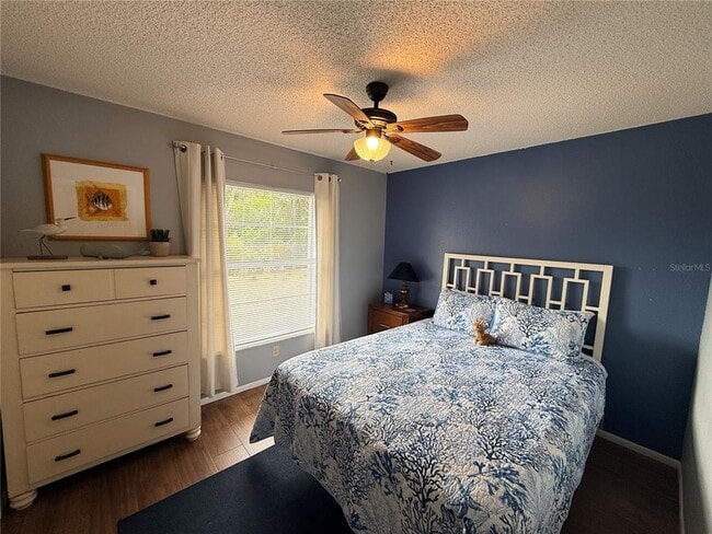 Building Photo - 22497 Glen Ave