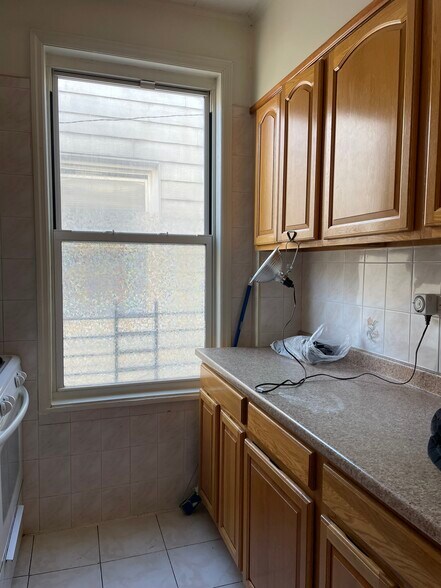 kitchen - 2333 E 24th St