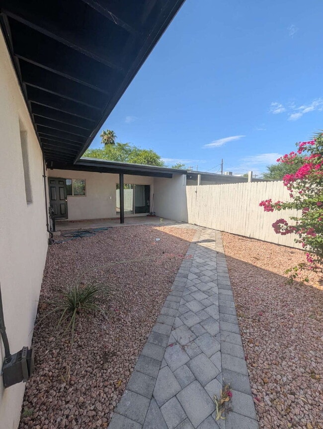 Building Photo - Upgraded one bedroom in central Tucson!