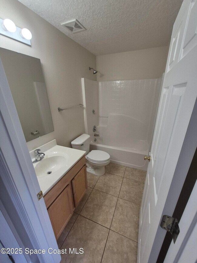 Building Photo - 2109 Maeve Cir