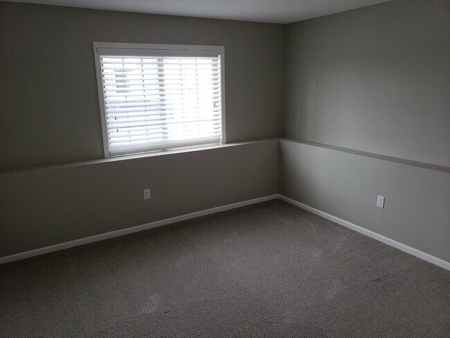 Building Photo - Cozy West Side Home + 2 Car Garage + Stain...