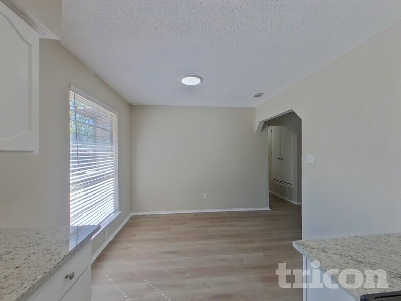 Building Photo - 5005 Coronet Ct