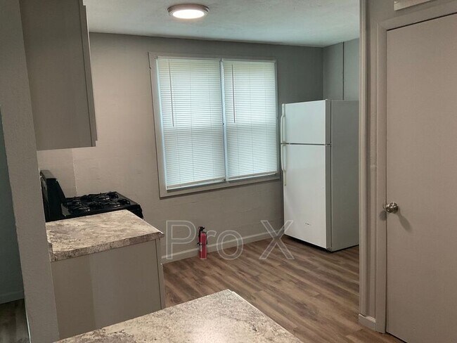 Building Photo - 304 E Park St