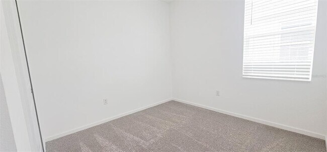 Building Photo - 429 Silver Palm Dr