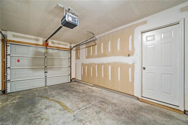 Building Photo - 4 Dunlevy Way