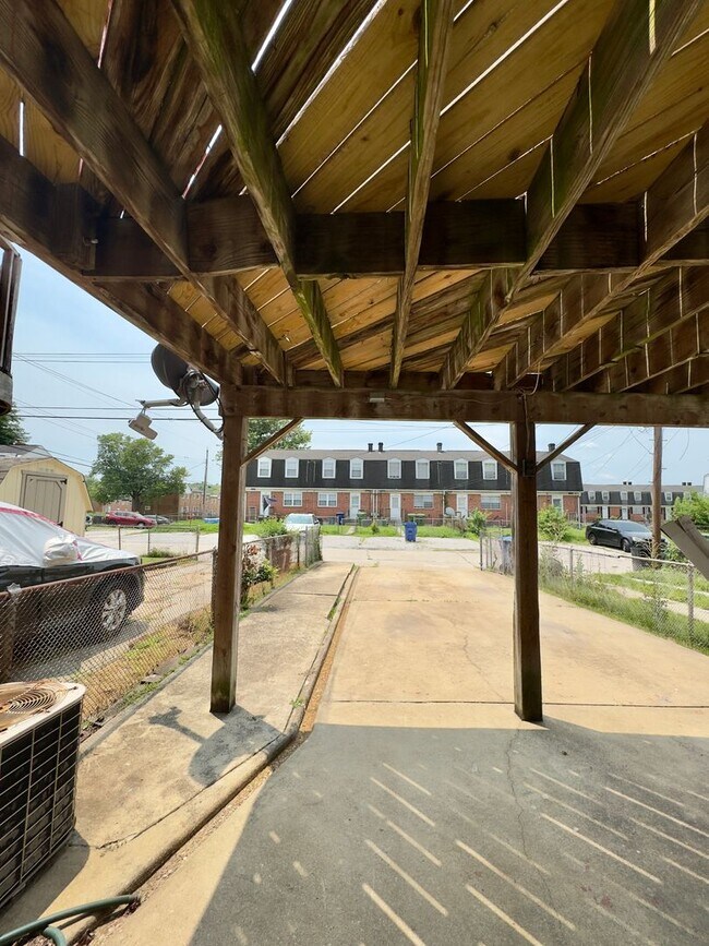 Building Photo - 5731 Denwood Ave
