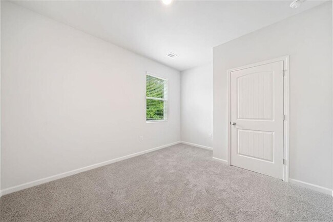 Building Photo - 283 White Cedar Dr