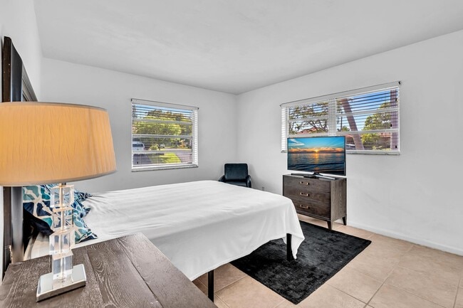 Building Photo - 313 NW 42nd St