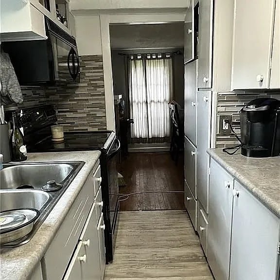 Building Photo - 5 Drumore Cres