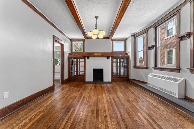 Building Photo - Beautiful 5 Bedroom, 2 Bathroom in Mt.Lebanon- Original Hardwood Floors and Garage