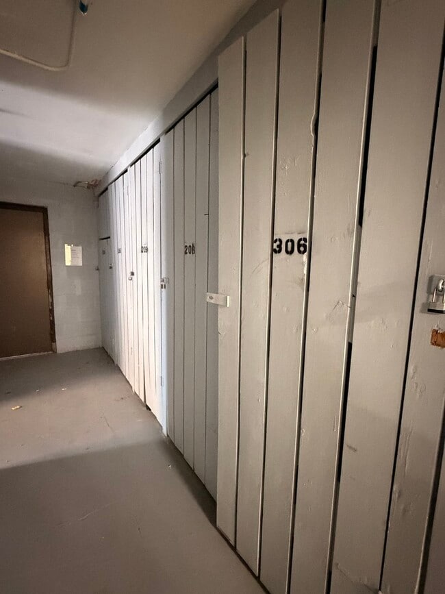 Building Photo - 1970 Cherry Ln