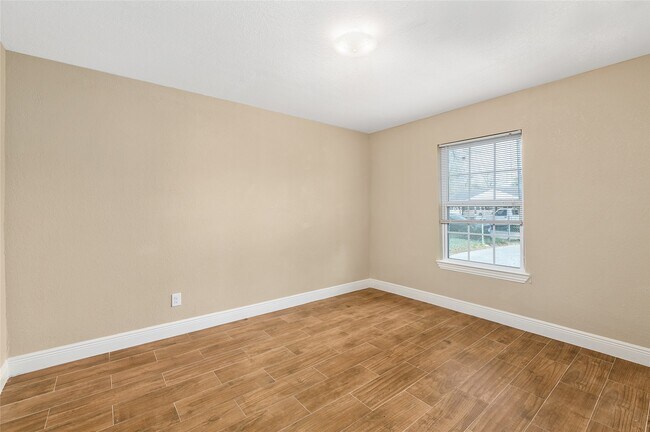 Building Photo - 3938 Daphne St