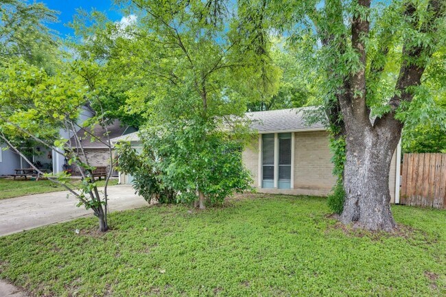 Building Photo - 10307 Rutland Village E