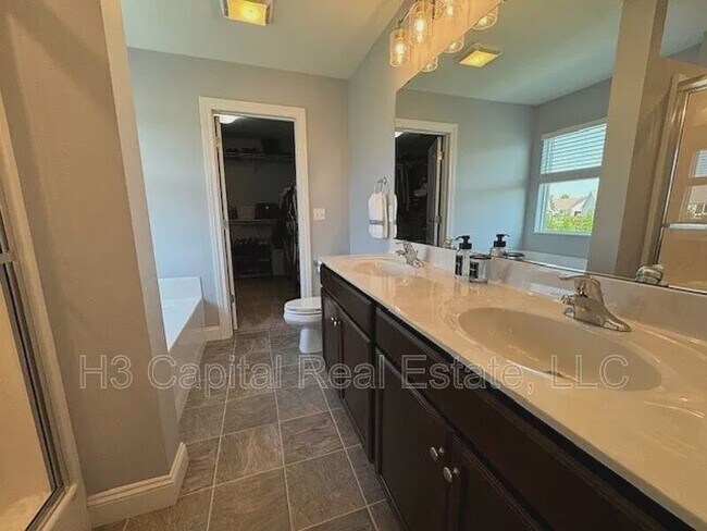 Building Photo - 1401 Miami Ct