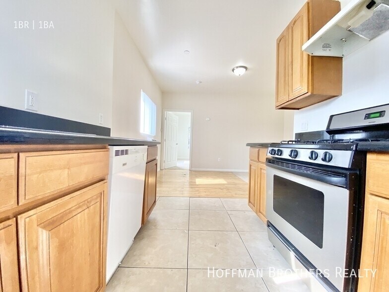 Building Photo - 758 S Carondelet St