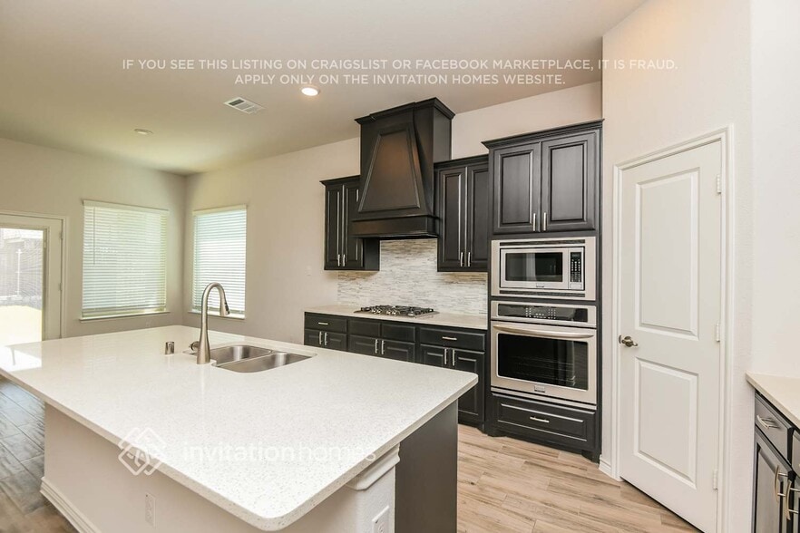 Building Photo - 3089 Maverick Dr