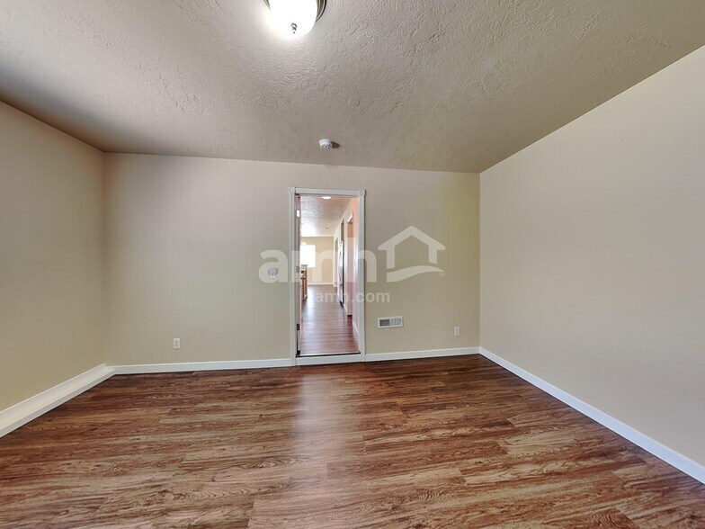 Building Photo - 584 N Nebula Ave