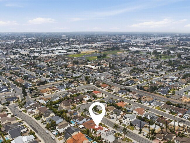 Building Photo - Newly Remodeled Huntington Beach Home with Brand-New AC & Premium Finishes