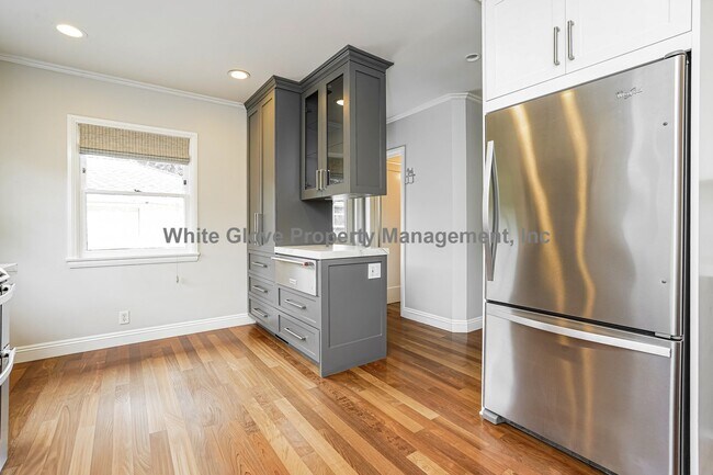 Building Photo - The Stute House - Charming 1940s Historic Home on Quiet Cul-de-Sac with Spa and Tiny House