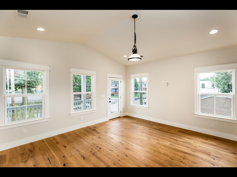 Building Photo - 1449 14th Ave S