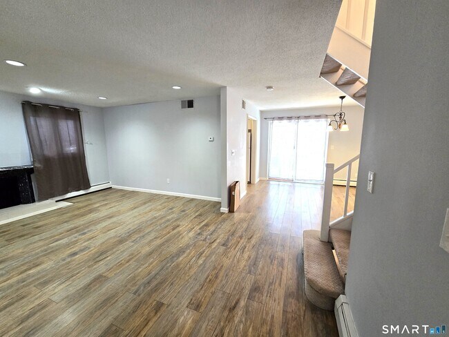 Building Photo - 7 Staunton Ct