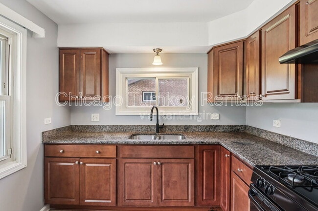 Building Photo - 16019 Circle Dr