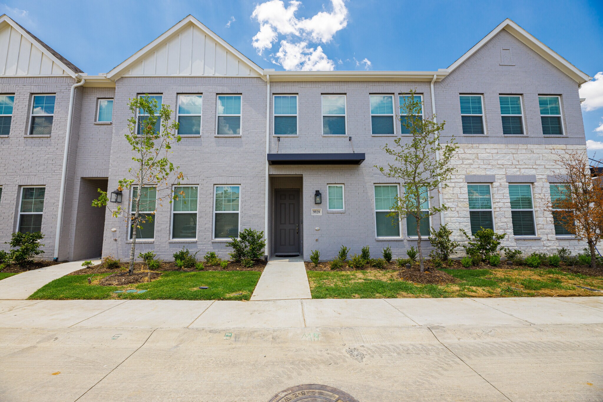 Building Photo - 9939 Schramm St