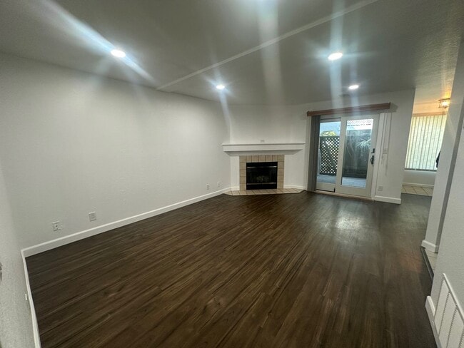 Building Photo - Spacious 2-Bedroom, 2-Bath Condo – Fully R...