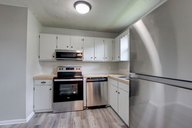 Building Photo - 729 Welsey Dr