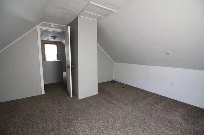 Building Photo - Bungalow Home in Wayne
