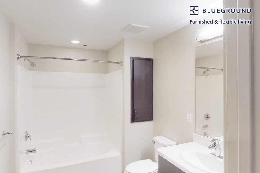 Building Photo - 121 E Rte 66