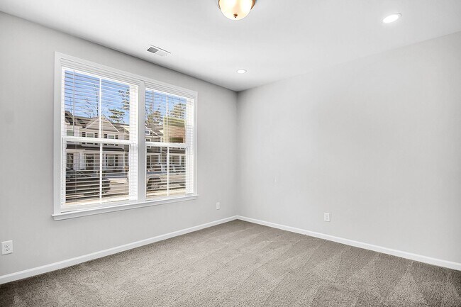 Building Photo - 482 Green Fern Dr