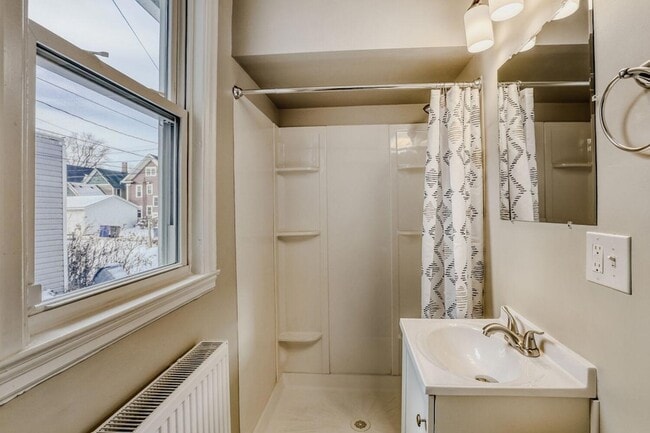 Building Photo - 2630 14th Ave S