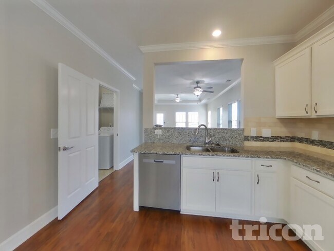 Building Photo - 508 Pleasant St